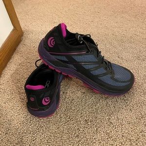 Topo athletic shoe size 8.5
